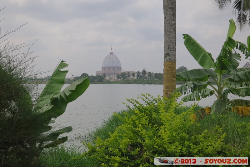 Yamoussoukro - Basilique de Notre Dame de la Paix
Mots-clés: CIV CÃ´te d&#039;Ivoire Yamoussoukro Lacs Basilique de Notre Dame de la Paix Eglise Architecture