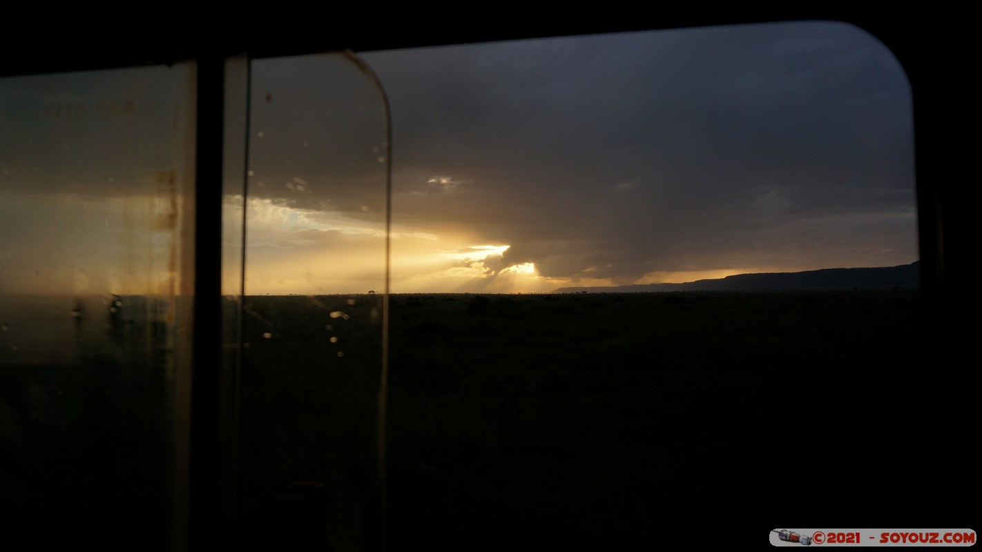 Masai Mara - Sunset on the savannah
Mots-clés: geo:lat=-1.38499689 geo:lon=34.98656496 geotagged KEN Kenya Narok Oloolaimutia Masai Mara Lumiere paysage sunset Nuages