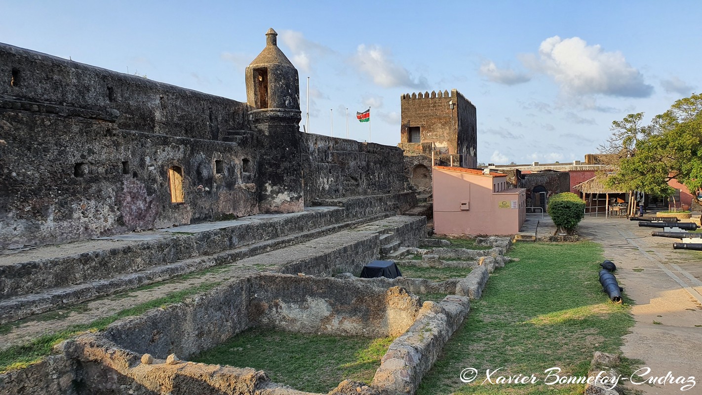 Mombasa - Fort Jesus
Mots-clés: geo:lat=-4.06257881 geo:lon=39.67935592 geotagged KEN Kenya Mombasa Tayari Fort Jesus patrimoine unesco