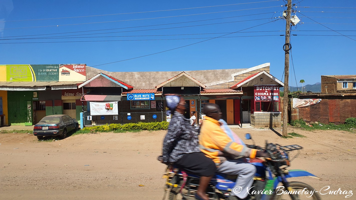 Isiolo - Shops along the road
Mots-clés: Bulla Pesa geo:lat=0.33735966 geo:lon=37.57882442 geotagged Isiolo KEN Kenya