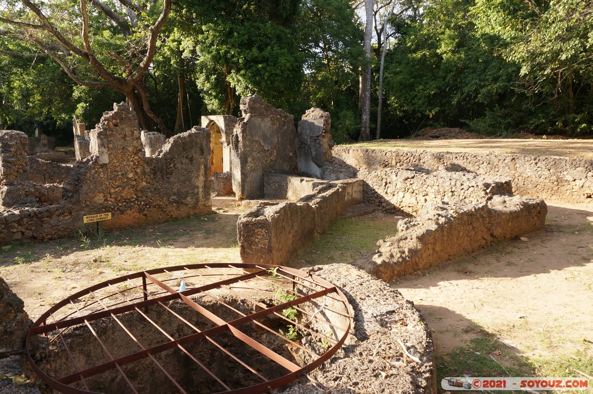 Watamu - Gede Ruins - Mosque of the Long Conduit
Mots-clés: Gedi geo:lat=-3.30920567 geo:lon=40.01729233 geotagged KEN Kenya Kilifi Gede Ruins Ruines Mosque of the Long Conduit Mosque Watamu