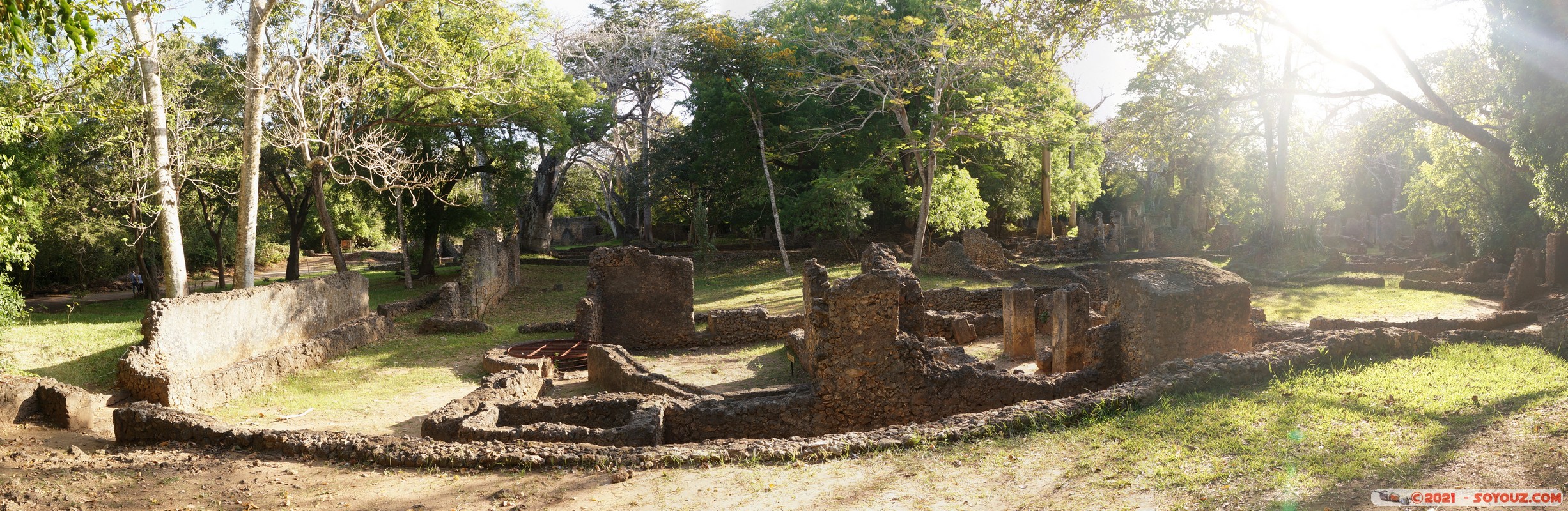 Watamu - Gede Ruins - panorama
Mots-clés: Gedi geo:lat=-3.30920003 geo:lon=40.01729873 geotagged KEN Kenya Kilifi Gede Ruins Ruines panorama Mosque of the Long Conduit Mosque Watamu