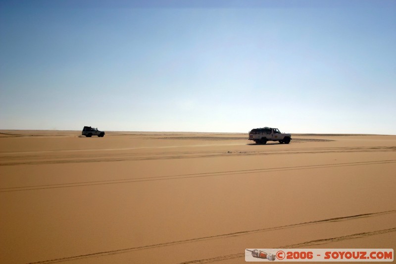 Mots-clés: voiture car desert