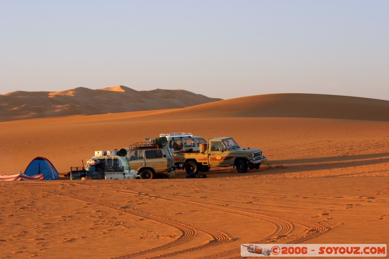 Bivouac
Mots-clés: desert dune sand sable