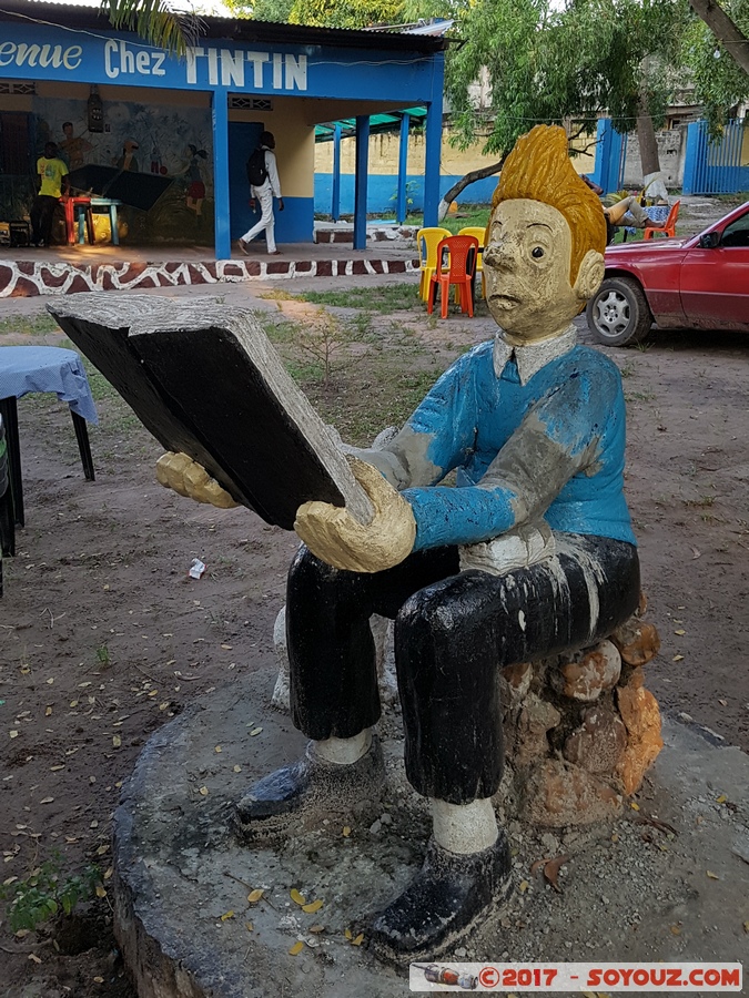 Kinshasa - Ngaliema - Chez Tintin
Mots-clés: COD geo:lat=-4.33166667 geo:lon=15.21888889 geotagged Kinshasa Kinsuka République Démocratique du Congo Ngaliema Chez Tintin sculpture