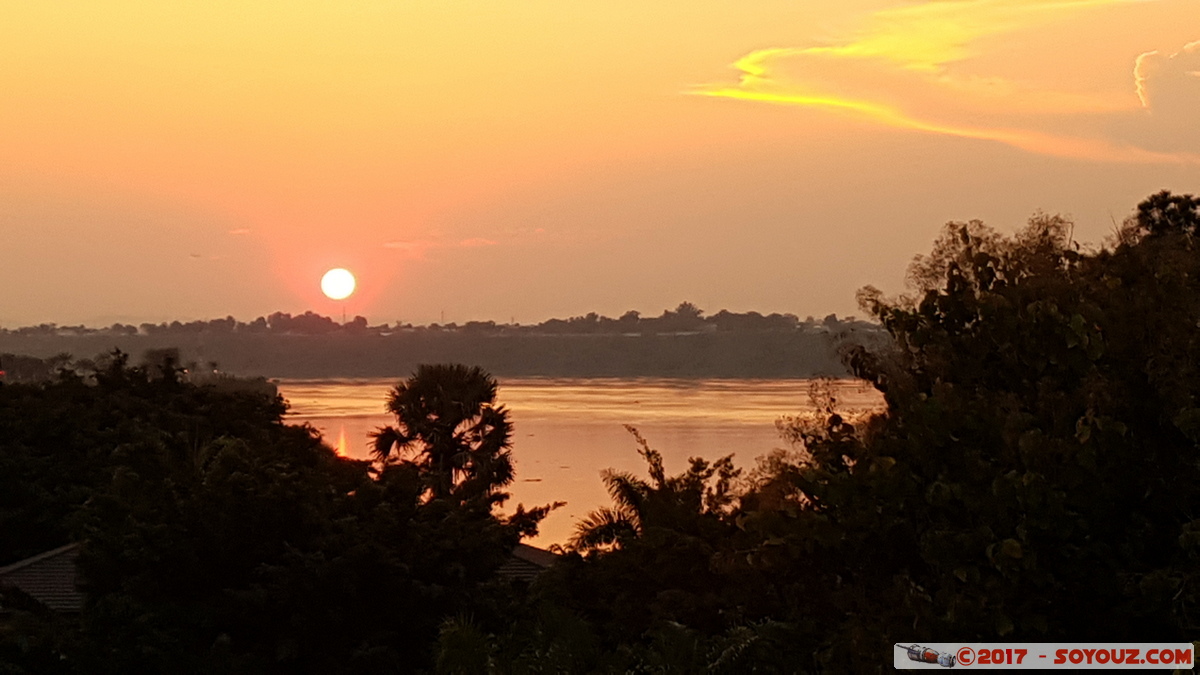 Kinshasa - La Gombe - Coucher de Soleil sur le Congo
Mots-clés: COD geo:lat=-4.30361111 geo:lon=15.29416667 geotagged Kalina Kinshasa République Démocratique du Congo Gombe Avenue Kalemie sunset Riviere Congo