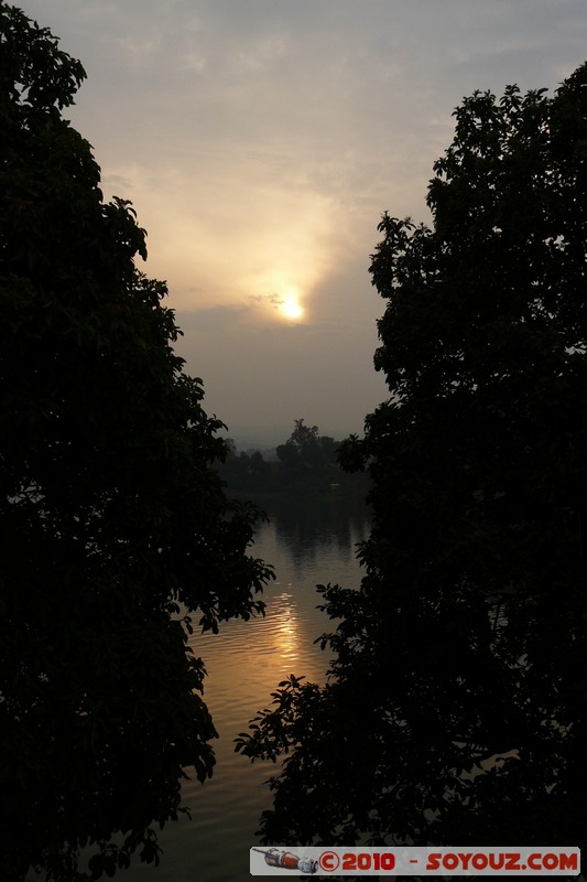 Bukavu - Lever de Soleil sur le lac
Mots-clés: sunset Lac