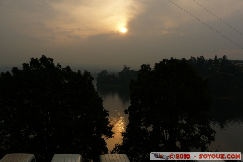 Bukavu - Lever de Soleil sur le lac
Mots-clés: sunset Lac