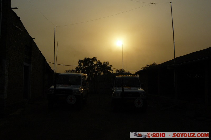 Coucher de Soleil sur Dungu
Mots-clés: sunset voiture