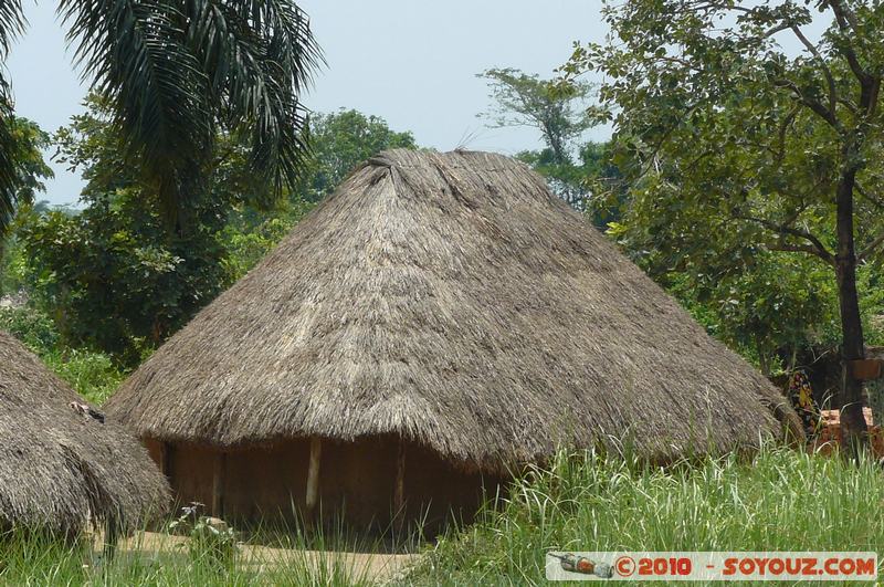 Dungu - Habitation traditionnelle
