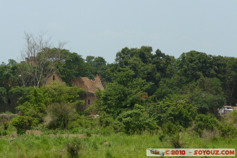 Dungu - Chateau de l'epoque coloniale
Mots-clés: Ruines chateau