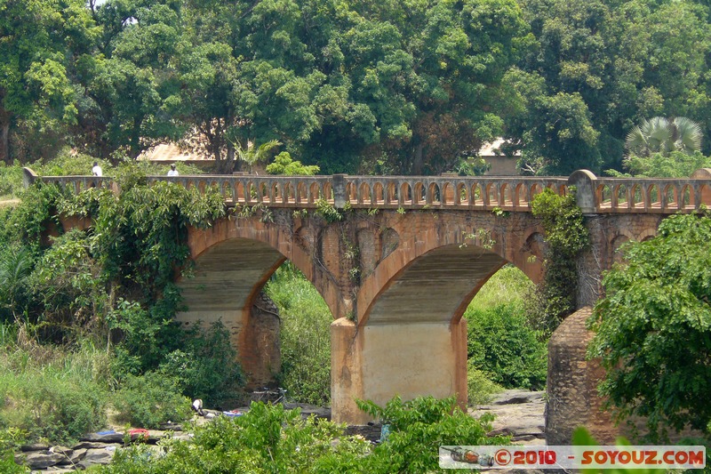 Dungu - Pont sur le fleuve
