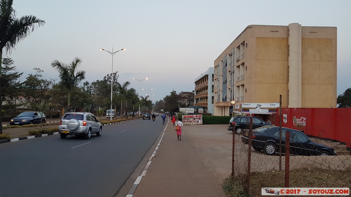 Kigali - Boulevard de l'Umuganda
Mots-clés: geo:lat=-1.96027778 geo:lon=30.11111111 geotagged Kigali Province Nyakabanda RWA Rwanda Rukiri II Boulevard de l'Umuganda Kigali