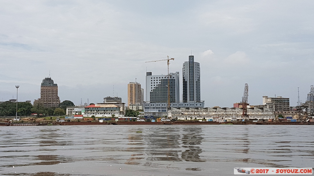 Brazzaville - Traversée du Fleuve Congo - Vue sur Kinshasa
Mots-clés: geo:lat=-4.29138889 geo:lon=15.31305556 geotagged Congo Riviere