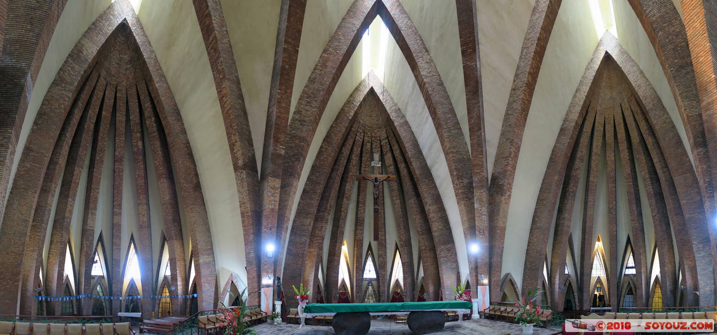 Brazzaville - Basilique St. Anne - panorama
Mots-clés: Brazzaville COG geo:lat=-4.26852673 geo:lon=15.28446693 geotagged République du Congo Congo Basilique St. Anne Eglise panorama