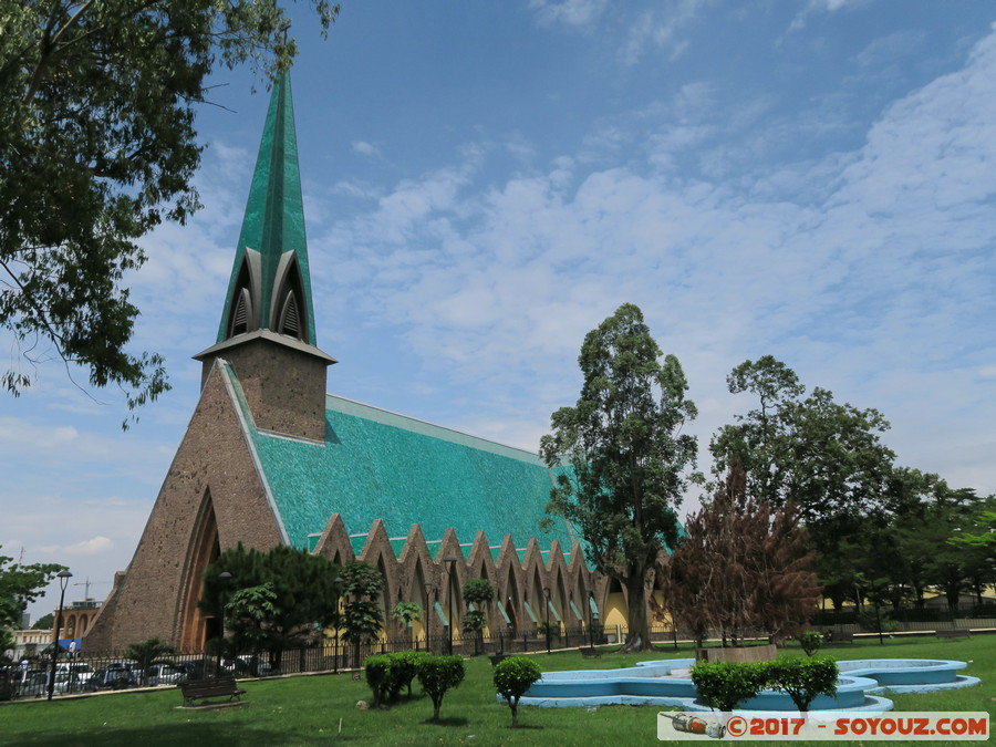 Brazzaville - Basilique St. Anne
Mots-clés: Brazzaville COG geo:lat=-4.26801242 geo:lon=15.28437495 geotagged République du Congo Basilique St. Anne Eglise