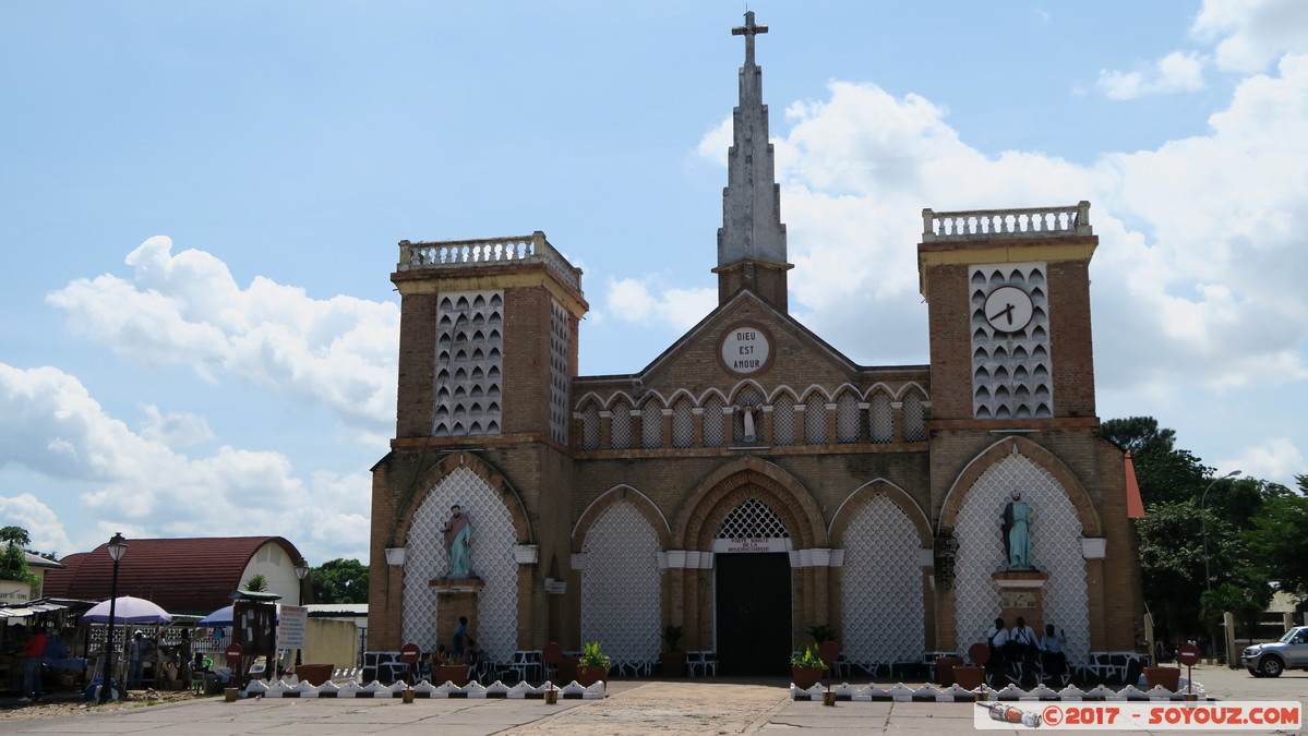 Brazzaville - Cathédrale du Sacré-Cœur
Mots-clés: Brazzaville COG geo:lat=-4.27053740 geo:lon=15.27425766 geotagged République du Congo Cathédrale du Sacré-Cœur Eglise