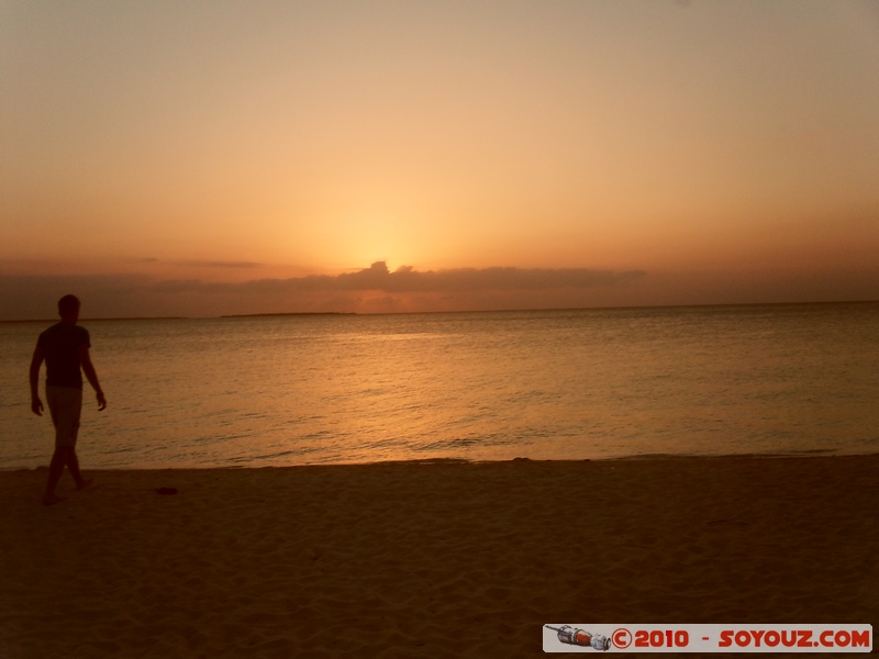 Zanzibar - Kendwa - Sunset
Mots-clés: sunset mer plage personnes