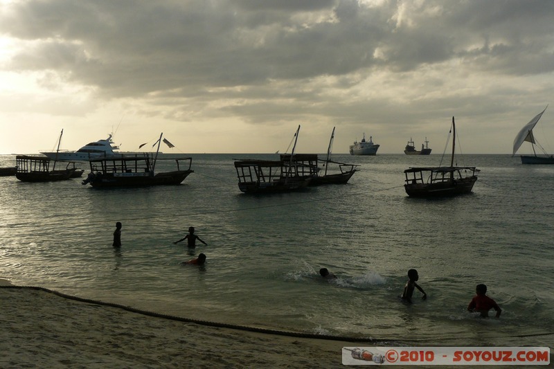 Zanzibar - Stone Town
Mots-clés: sunset personnes bateau mer
