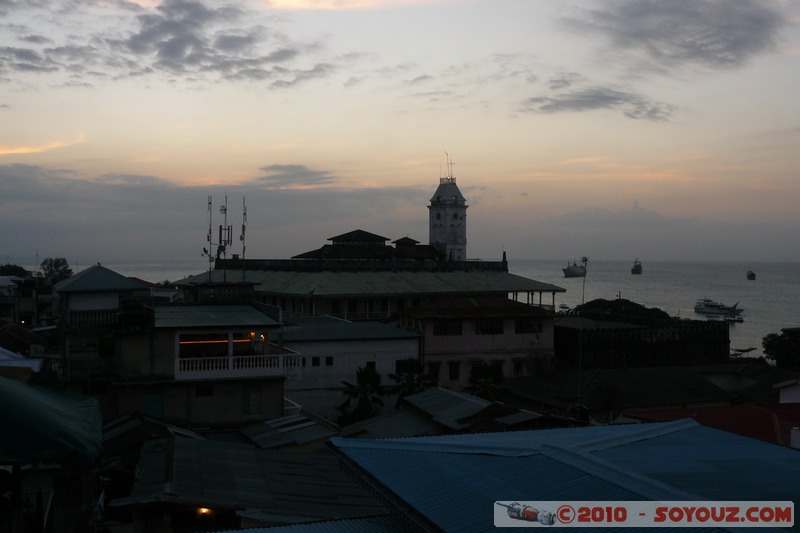 Zanzibar - View of Stone Town from 236 Hurumzi Hotel tower top
Mots-clés: sunset
