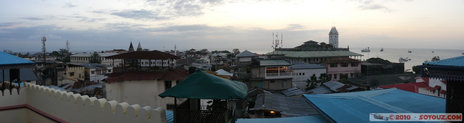 Zanzibar - View of Stone Town from 236 Hurumzi Hotel tower top
Mots-clés: panorama