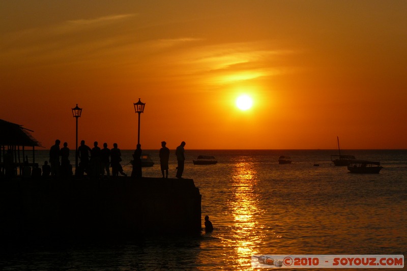 Zanzibar - Stone Town - Sunset
Mots-clés: bateau sunset personnes