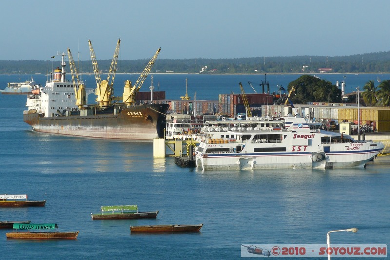 Zanzibar - Stone Town - Harbour view from Beit el-Ajaib
Mots-clés: Port bateau