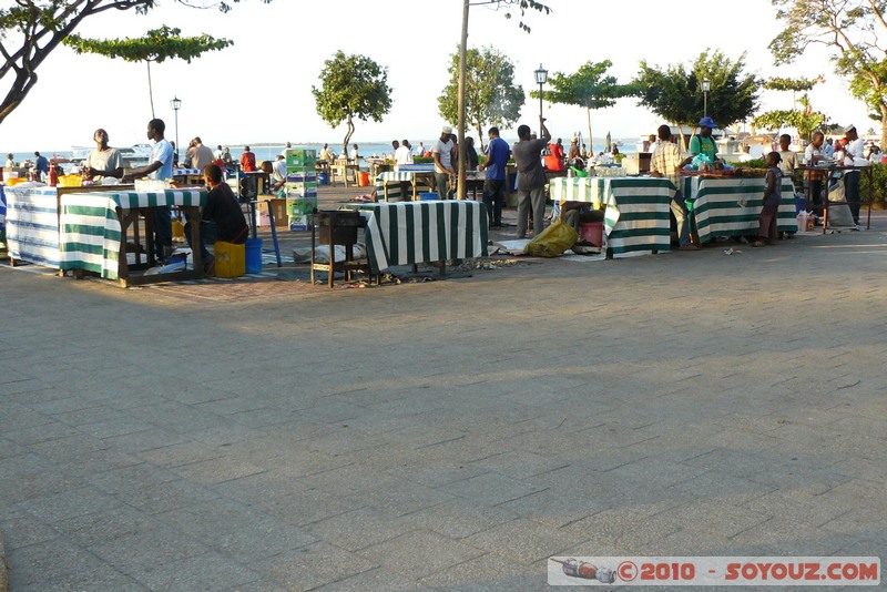 Zanzibar - Stone Town - Food court
Mots-clés: Marche