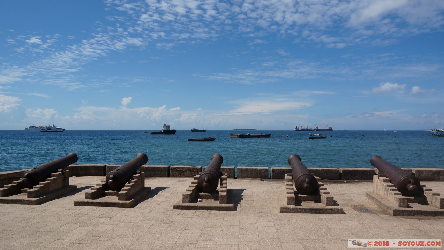 Zanzibar - Stone Town - Mizingani Seafront
Mots-clés: Stone Town Tanzanie TZA Zanzibar Urban/West Zanzibar Mizingani Seafront canon Mer