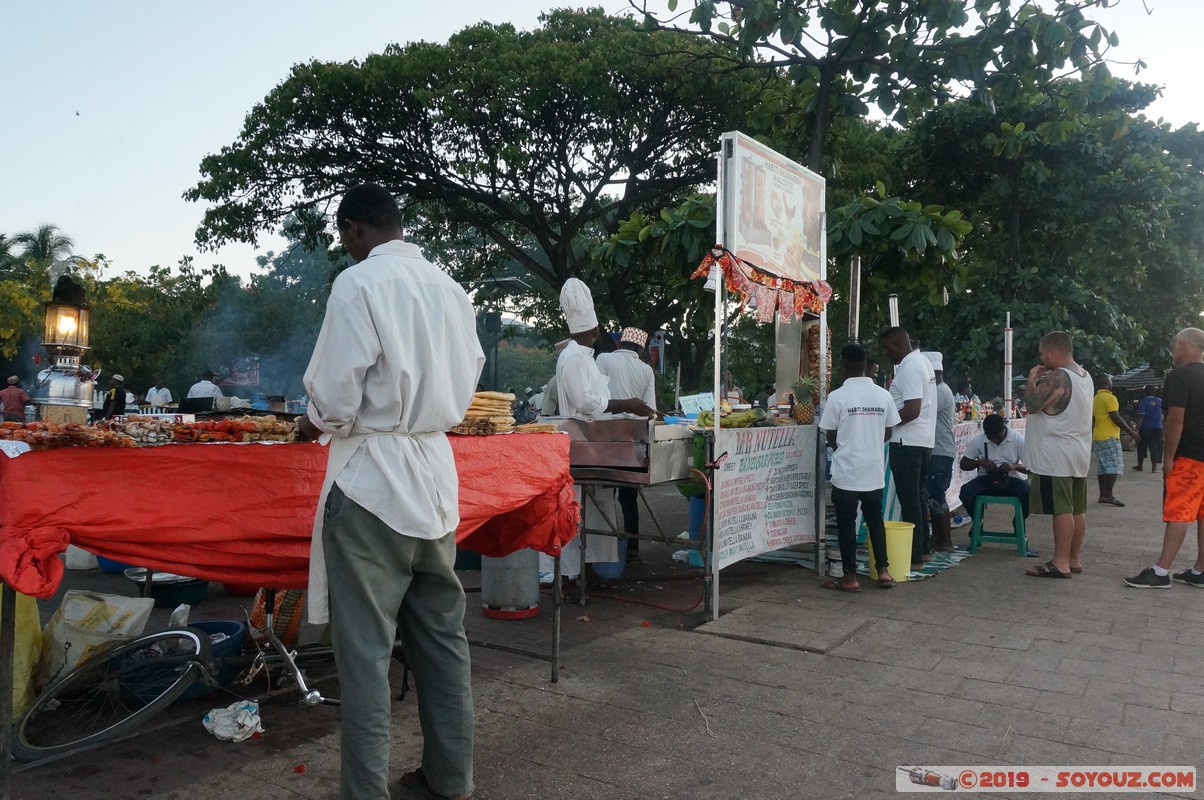 Zanzibar - Stone Town - Forodhani Food Stalls
Mots-clés: Stone Town Tanzanie TZA Zanzibar Urban/West Zanzibar Forodhani Food Stalls Forodhani Gardens