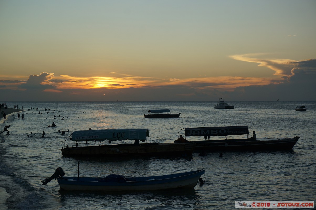 Zanzibar - Stone Town - Mizingani Seafront at sunset
Mots-clés: Stone Town Tanzanie TZA Zanzibar Urban/West Zanzibar Mizingani Seafront bateau Mer sunset