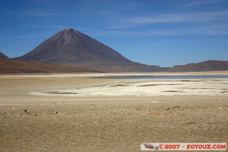 Volcan Licancabur et Laguna Verde
