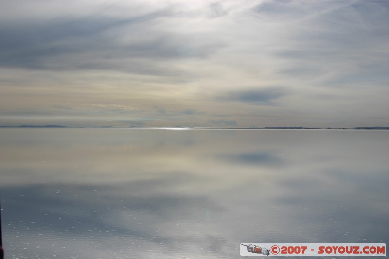 Salar de Uyuni- reflets sur le Salar pendant la saison des pluies
