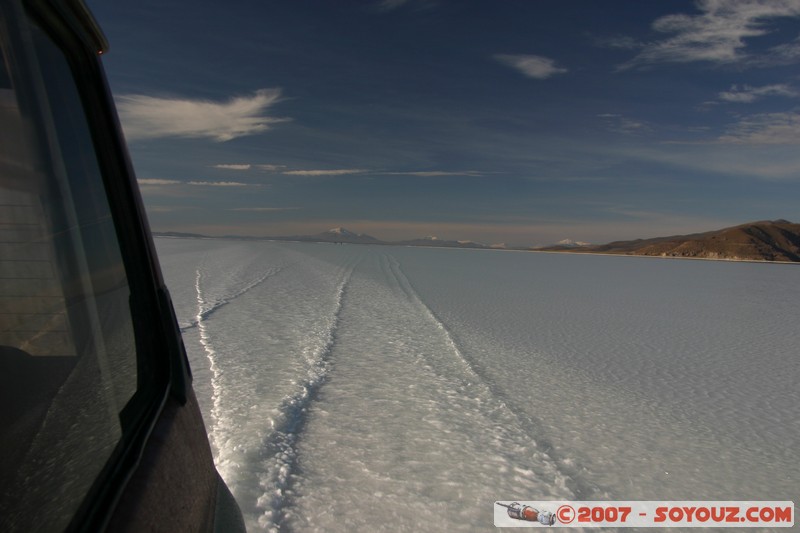 Salar de Uyuni- reflets sur le Salar pendant la saison des pluies
