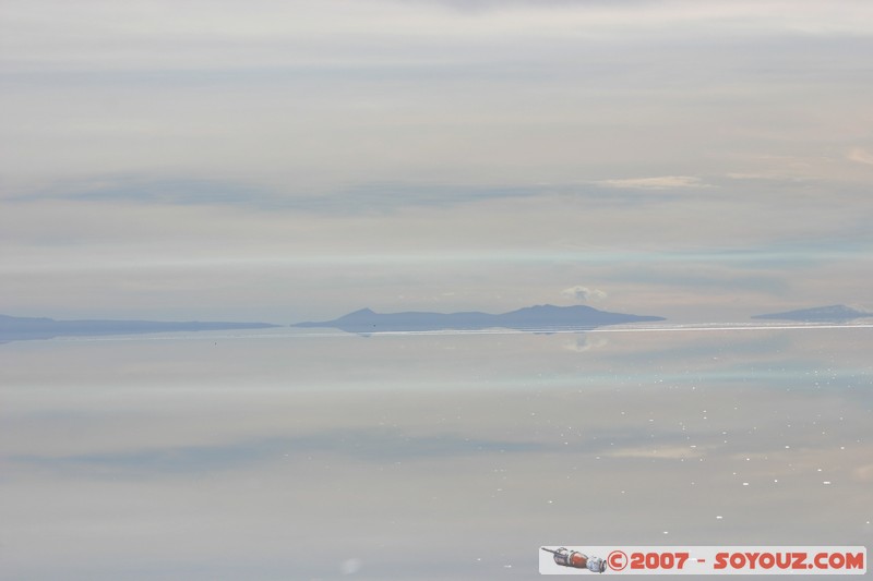 Salar de Uyuni- reflets sur le Salar pendant la saison des pluies
