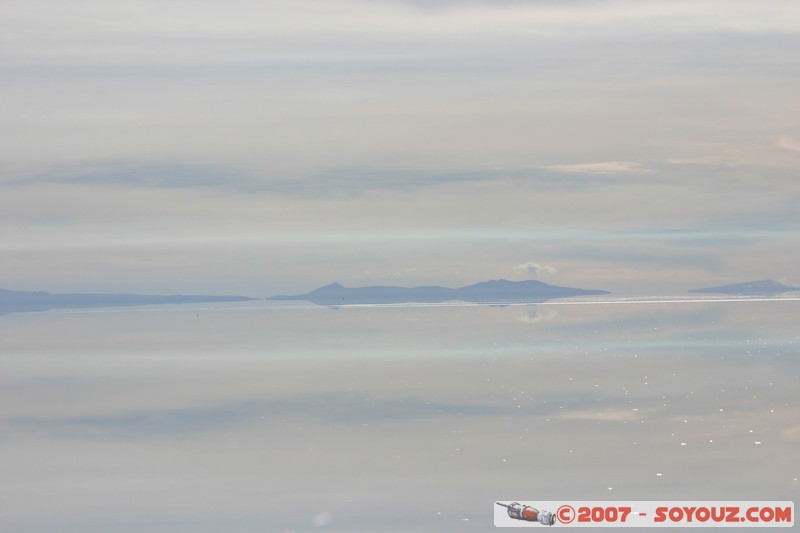 Salar de Uyuni- reflets sur le Salar pendant la saison des pluies
