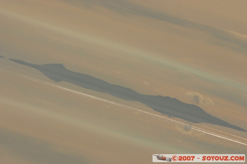 Salar de Uyuni- reflets sur le Salar pendant la saison des pluies
