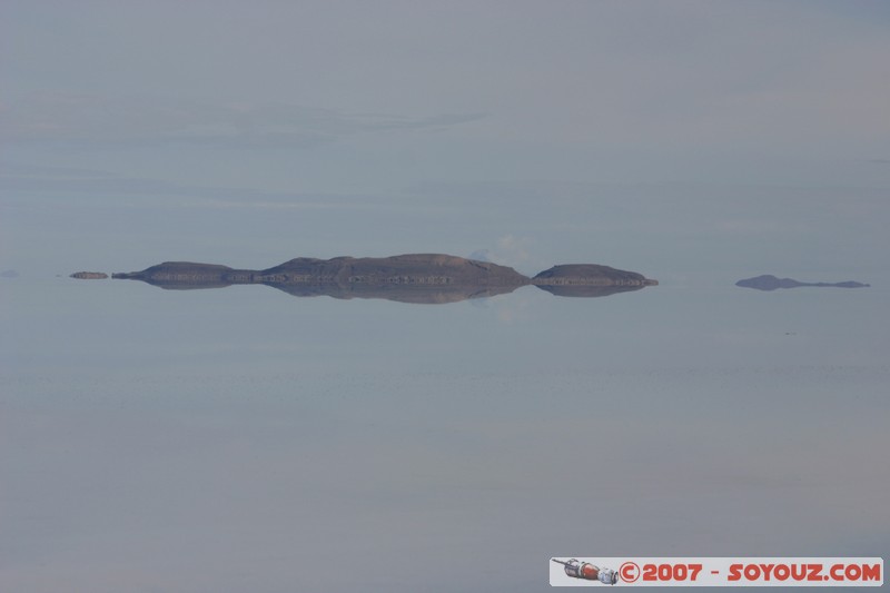 Salar de Uyuni- reflets sur le Salar pendant la saison des pluies
