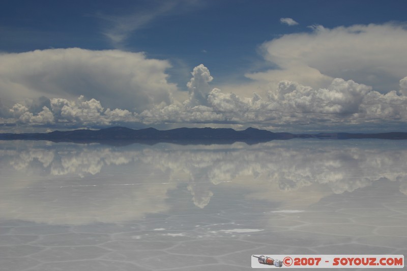 Salar de Uyuni - reflets sur le Salar pendant la saison des pluies
