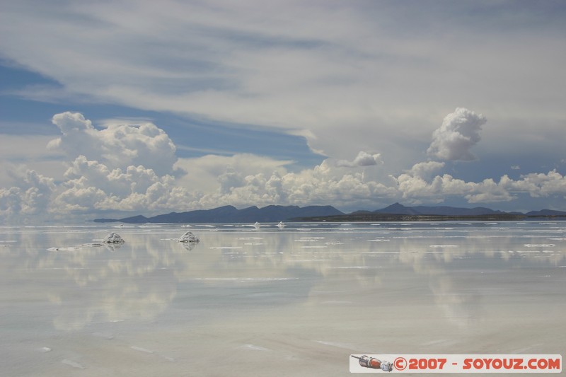 Salar de Uyuni- reflets sur le Salar pendant la saison des pluies
