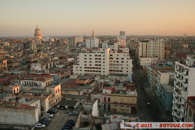 La Havane - Puesta del sol 
Mots-clés: Centro Habana Ciudad de La Habana CUB Cuba geo:lat=23.14219992 geo:lon=-82.36342907 geotagged sunset