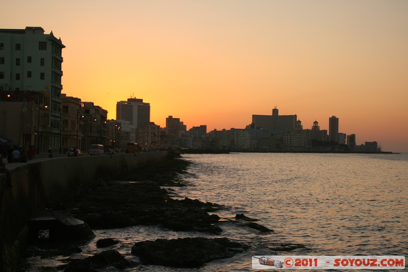 La Havane - Puesta del sol sul Malecon
Mots-clés: Centro Habana Ciudad de La Habana CUB Cuba geo:lat=23.14207975 geo:lon=-82.36492065 geotagged sunset