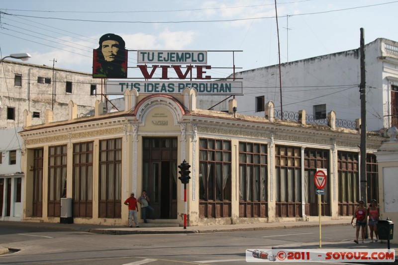 Cienfuegos - Parque Jose Marti - Tu ejemplo vive tus ideas perduran
Mots-clés: Cienfuegos CUB Cuba geo:lat=22.14622967 geo:lon=-80.45240679 geotagged patrimoine unesco fresques politiques