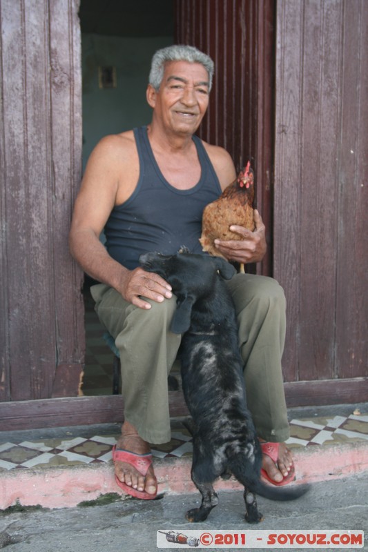 Cienfuegos - Reparto Pueblo Nuevo - Hombre con su perro y el pollo
Mots-clés: Cienfuegos CUB Cuba geo:lat=22.14575247 geo:lon=-80.45684281 geotagged Punta Gorda personnes animals chien Poule