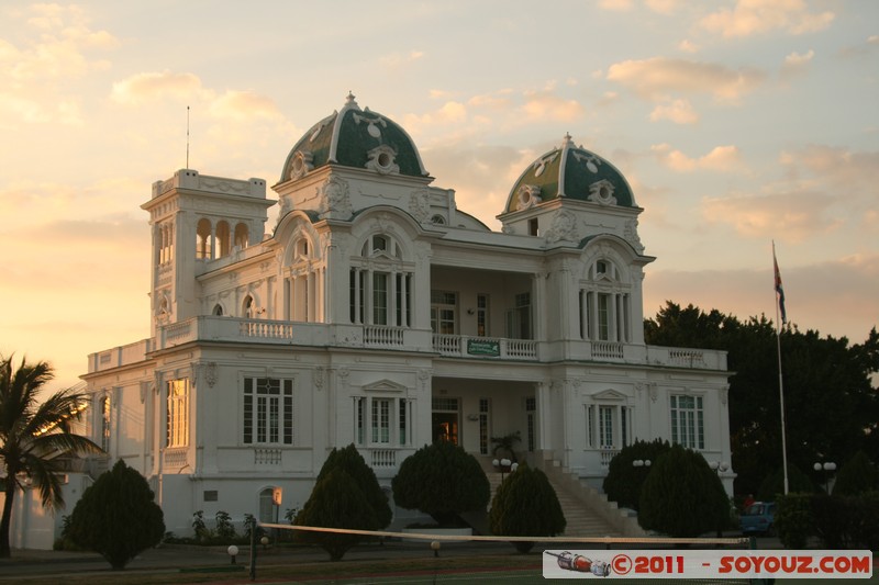 Cienfuegos - Paseo El Prado - Club Cienfuegos
Mots-clés: Cienfuegos CUB Cuba geo:lat=22.12610629 geo:lon=-80.45067072 geotagged Punta Gorda sunset