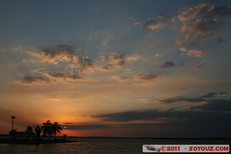 Cienfuegos - Paseo El Prado - Puesta del Sol
Mots-clés: Cienfuegos CUB Cuba geo:lat=22.13740618 geo:lon=-80.44944763 geotagged Punta Gorda sunset mer