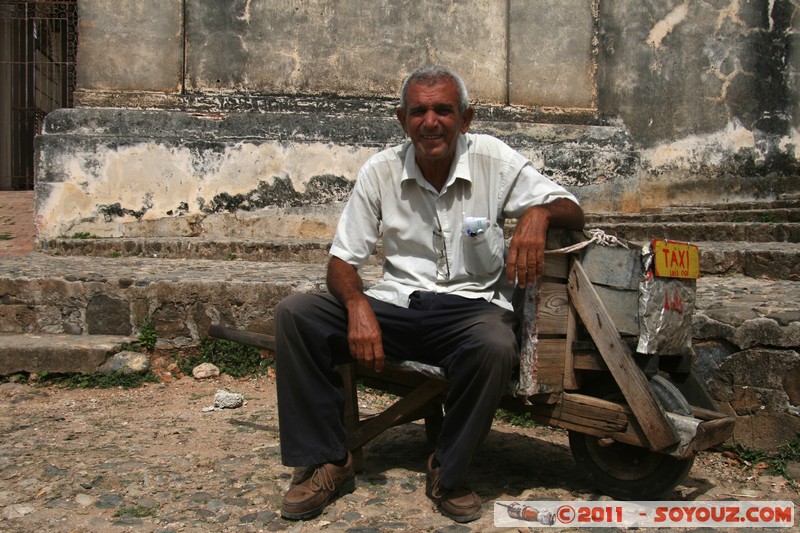Trinidad - Plaza Mayor - Luis el viajero inmÃ³vil
Mots-clés: CUB Cuba geo:lat=21.80506010 geo:lon=-79.98398354 geotagged Sancti SpÃ­ritus Trinidad personnes