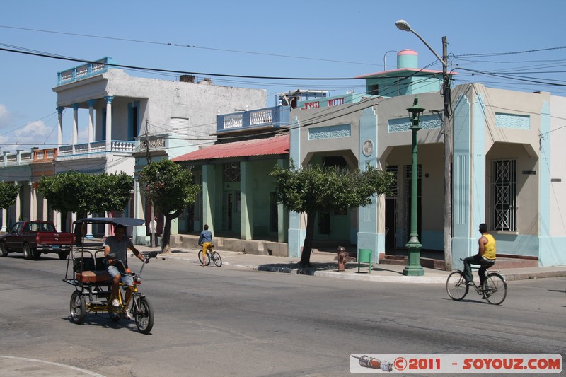 Camaguey - Avenida de la Libertad
Mots-clés: CamagÃ¼ey CUB Cuba geo:lat=21.37194224 geo:lon=-77.90966780 geotagged La Moncloa velo personnes Colonial Espagnol