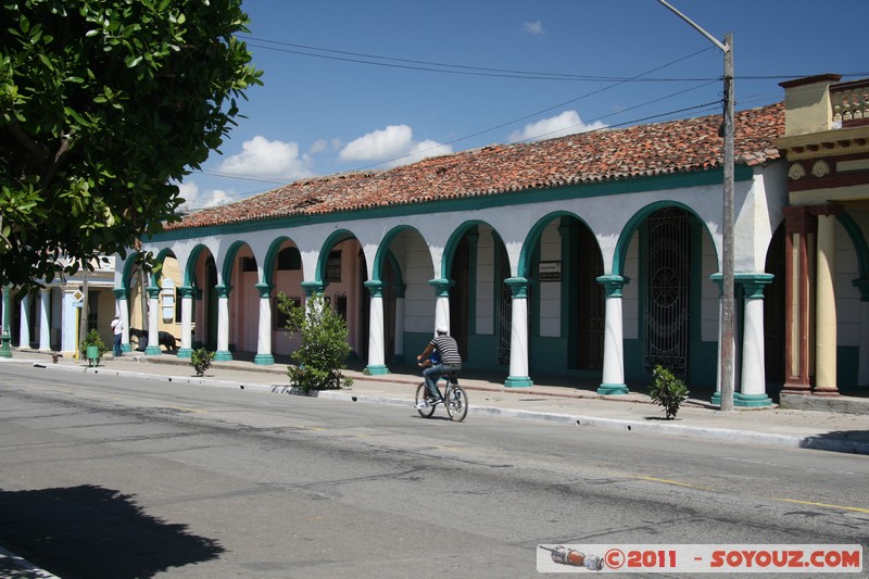 Camaguey - Avenida de la Libertad
Mots-clés: CamagÃ¼ey CUB Cuba geo:lat=21.37319935 geo:lon=-77.91120679 geotagged La Moncloa velo Colonial Espagnol