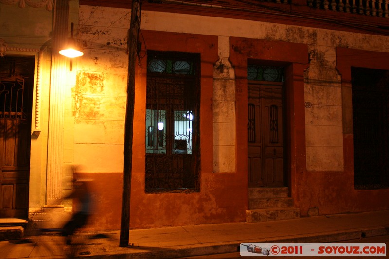 Camaguey de noche - Parque Agramonte
Mots-clés: CamagÃ¼ey CUB Cuba geo:lat=21.37882153 geo:lon=-77.91866541 geotagged patrimoine unesco Nuit